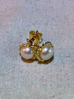 Gold-plated Freshwater Pearl Stud Earrings